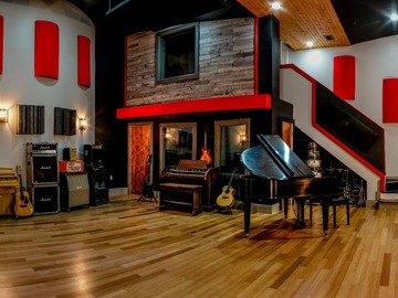 Renting out: Nashville Recording Studio and Content Creation Facility